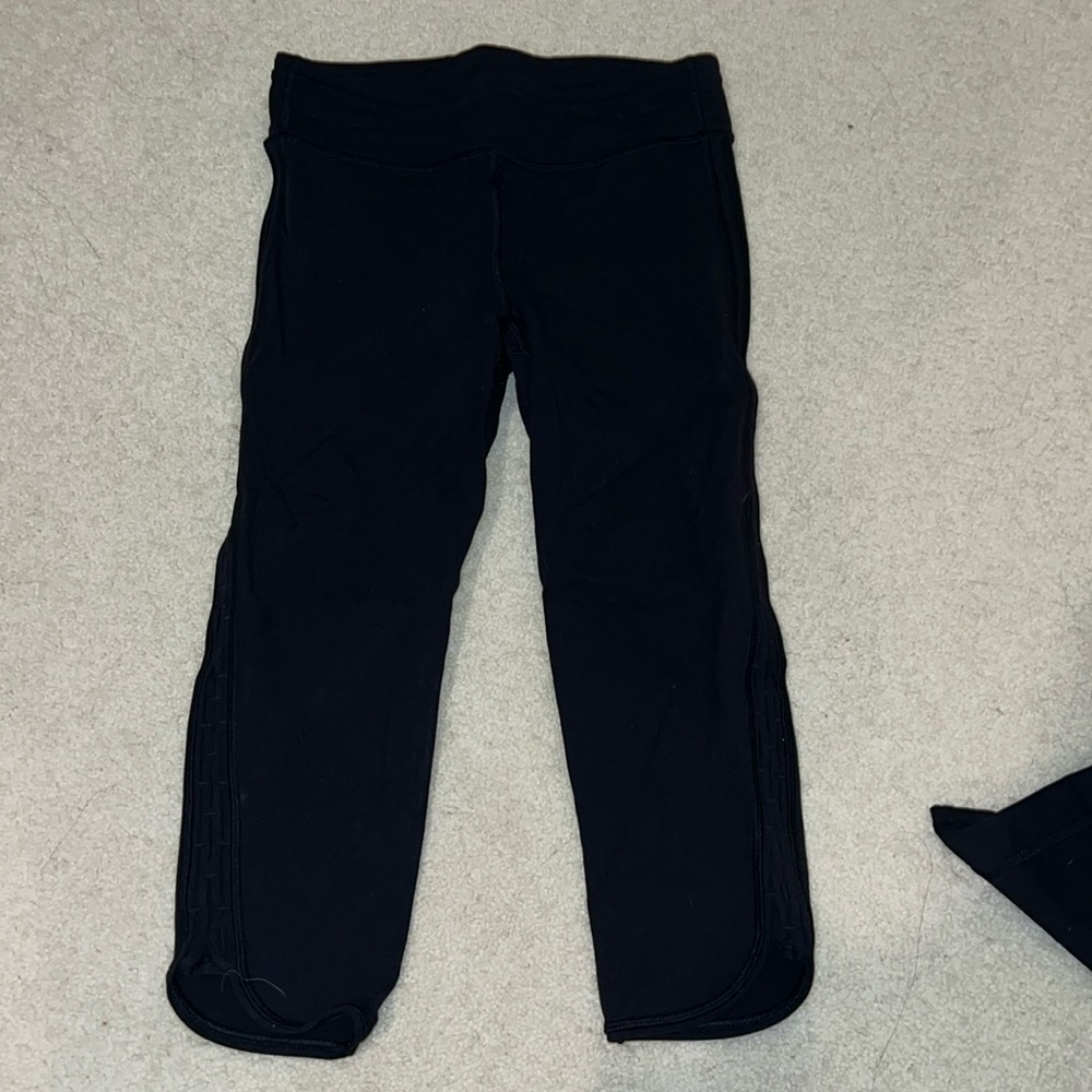 Black lululemon/ivivva cropped leggings
